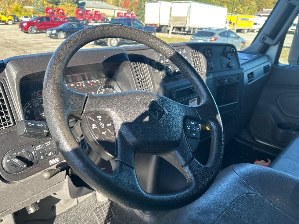 Medium Duty Box Truck-Light and Medium Duty Trucks-International-2022-MV607-Braintree-MA-225,415\n\t\tmiles-$ 43,500 - Image 16
