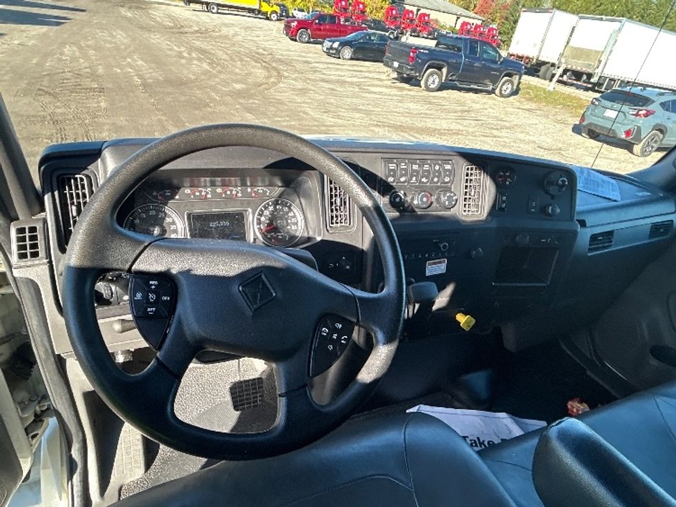 Medium Duty Box Truck-Light and Medium Duty Trucks-International-2022-MV607-Braintree-MA-225,415\n\t\tmiles-$ 43,500 - Image 17