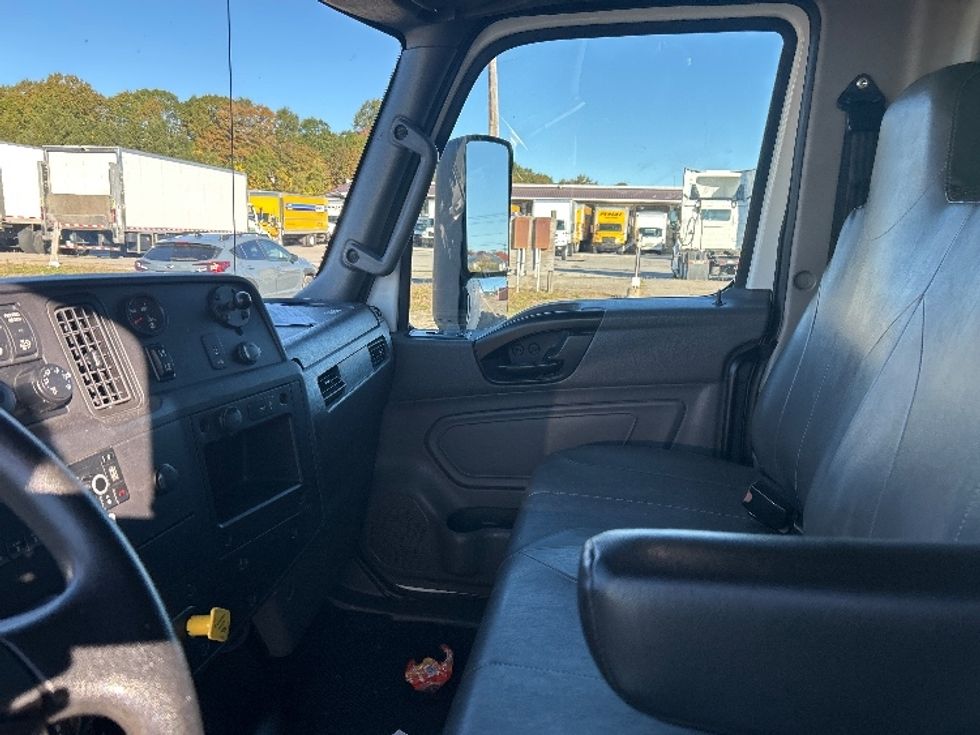 Medium Duty Box Truck-Light and Medium Duty Trucks-International-2022-MV607-Braintree-MA-225,415\n\t\tmiles-$ 43,500 - Image 18