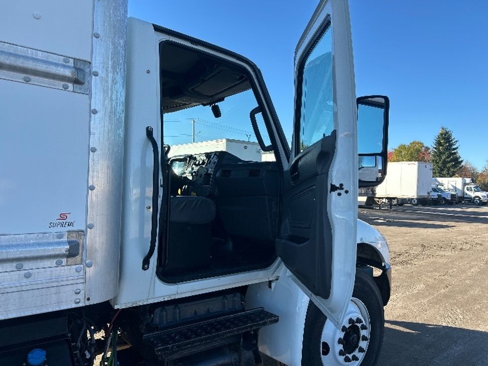 Medium Duty Box Truck-Light and Medium Duty Trucks-International-2022-MV607-Braintree-MA-225,415\n\t\tmiles-$ 43,500 - Image 19