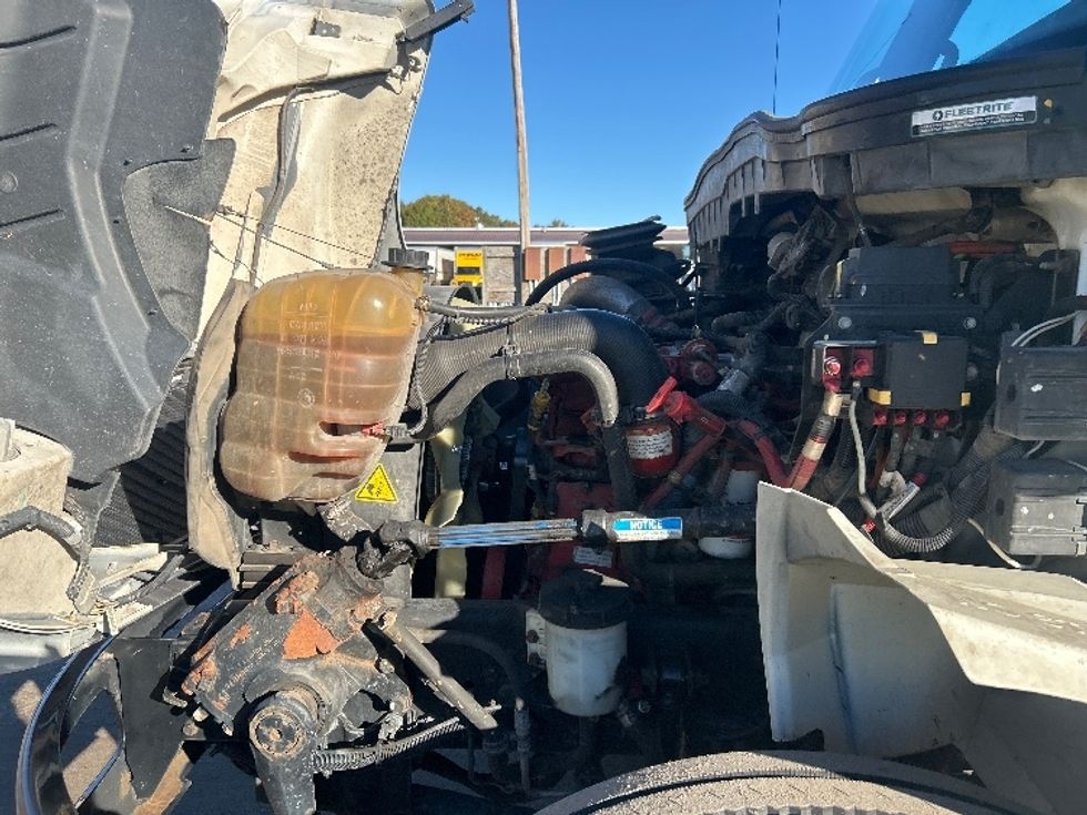 Medium Duty Box Truck-Light and Medium Duty Trucks-International-2022-MV607-Braintree-MA-225,415\n\t\tmiles-$ 43,500 - Image 23