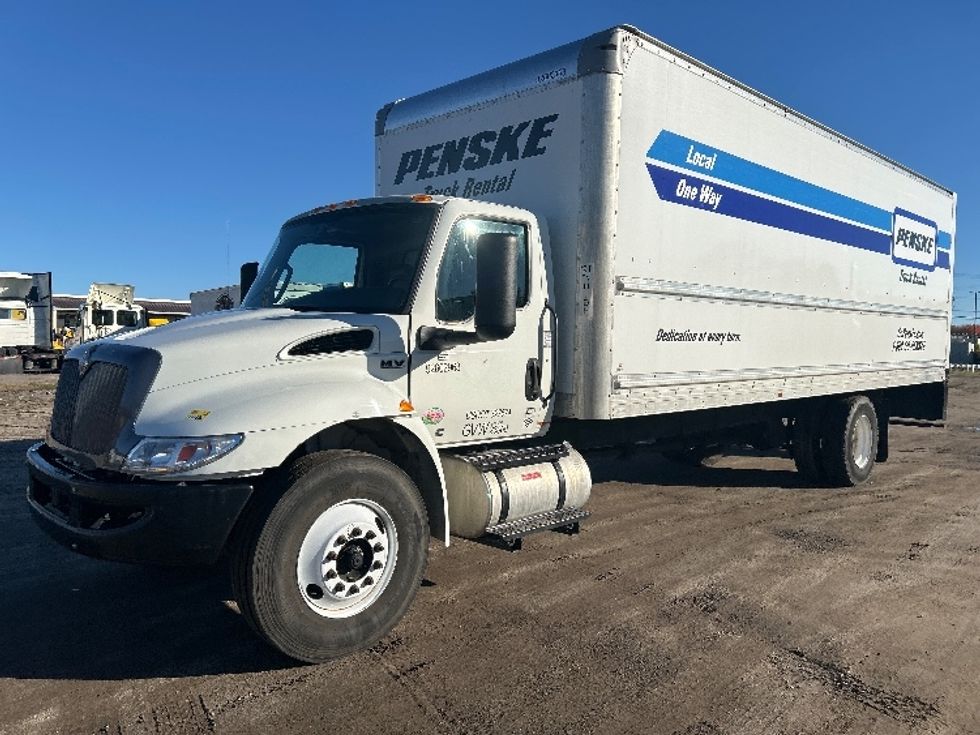 Medium Duty Box Truck-Light and Medium Duty Trucks-International-2022-MV607-Braintree-MA-225,415\n\t\tmiles-$ 43,500 - Image 3