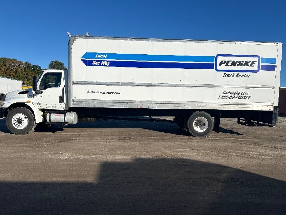 Medium Duty Box Truck-Light and Medium Duty Trucks-International-2022-MV607-Braintree-MA-225,415\n\t\tmiles-$ 43,500 - Image 4