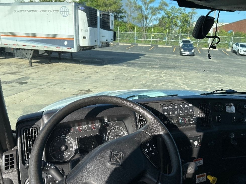 Medium Duty Box Truck-Light and Medium Duty Trucks-International-2022-MV607-Braintree-MA-240,702\n\t\tmiles-$ 41,000 - Image 18