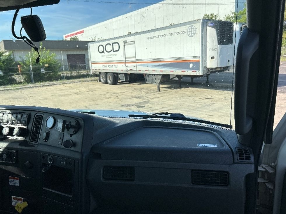 Medium Duty Box Truck-Light and Medium Duty Trucks-International-2022-MV607-Braintree-MA-240,702\n\t\tmiles-$ 41,000 - Image 21