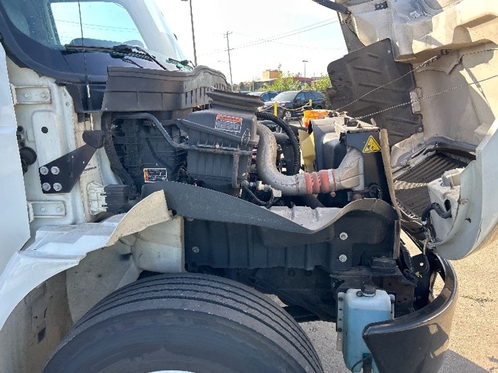 Medium Duty Box Truck-Light and Medium Duty Trucks-International-2022-MV607-Braintree-MA-240,702\n\t\tmiles-$ 41,000 - Image 23