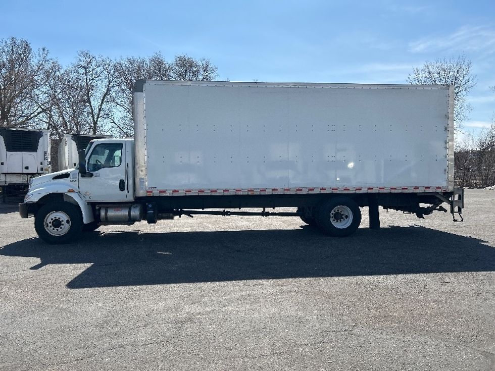 Medium Duty Box Truck-Light and Medium Duty Trucks-International-2022-MV607-Brooklyn Park-MN-124,711\n\t\tmiles-$ 53,000 - Image 4
