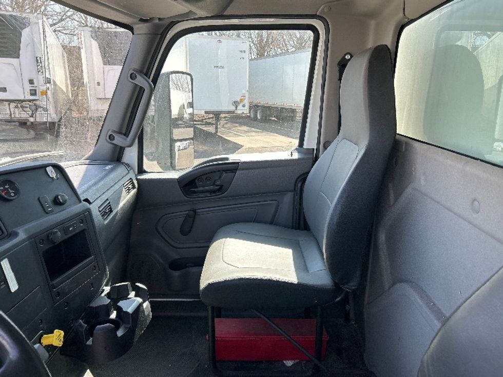 Medium Duty Box Truck-Light and Medium Duty Trucks-International-2022-MV607-Brooklyn Park-MN-124,711\n\t\tmiles-$ 53,000 - Image 19