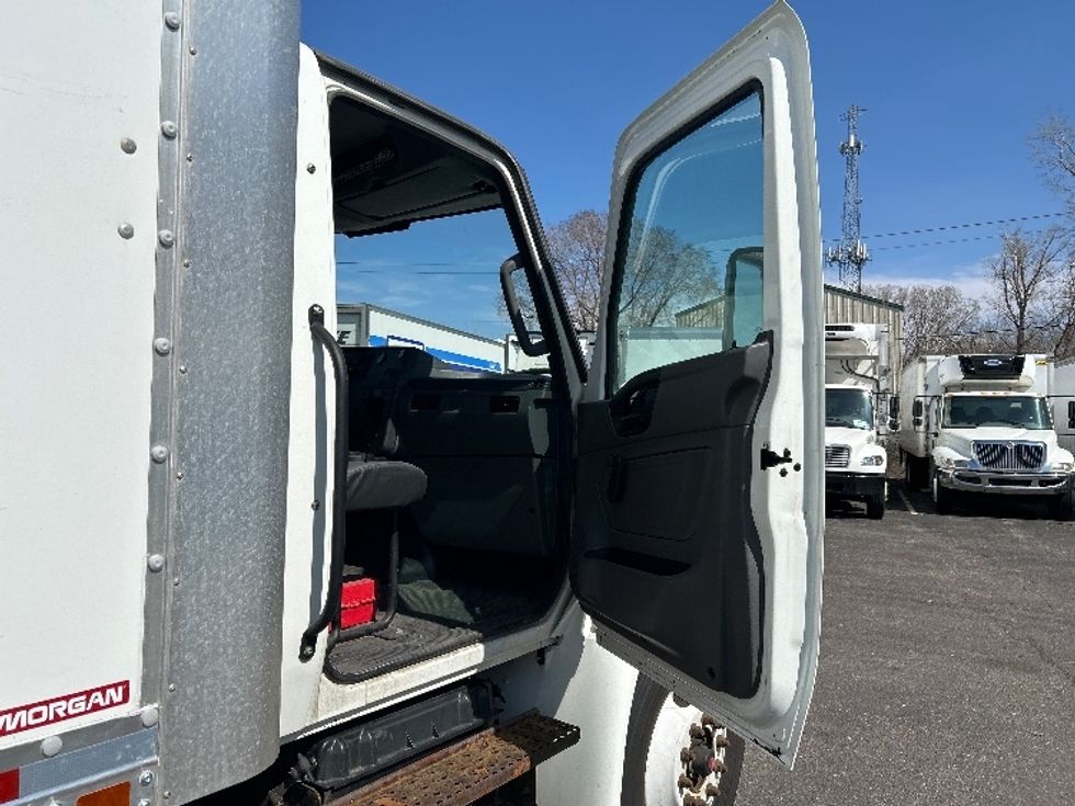 Medium Duty Box Truck-Light and Medium Duty Trucks-International-2022-MV607-Brooklyn Park-MN-124,711\n\t\tmiles-$ 53,000 - Image 20