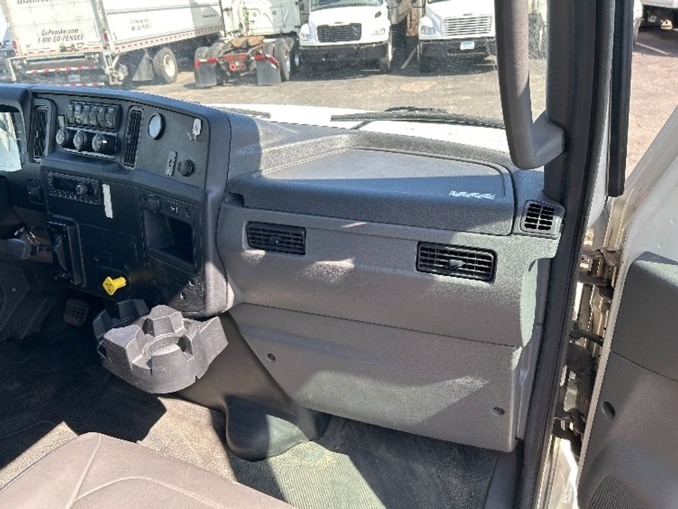Medium Duty Box Truck-Light and Medium Duty Trucks-International-2022-MV607-Brooklyn Park-MN-124,711\n\t\tmiles-$ 53,000 - Image 21