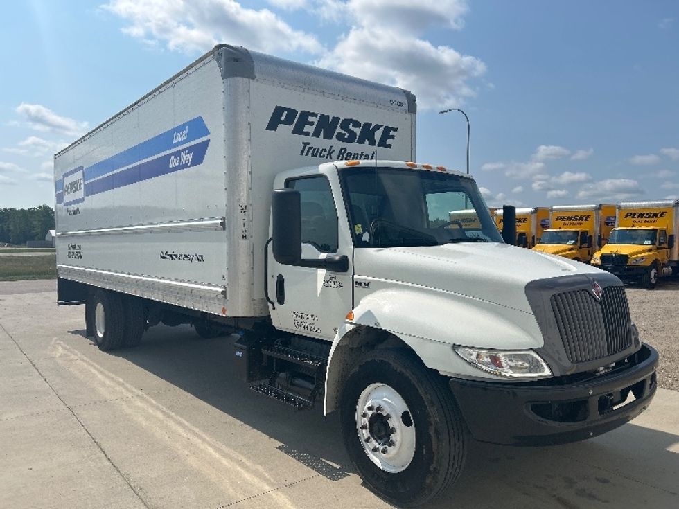 Medium Duty Box Truck-Light and Medium Duty Trucks-International-2022-MV607-Brooklyn Park-MN-243,195\n\t\tmiles-$ 40,500 - Image 1