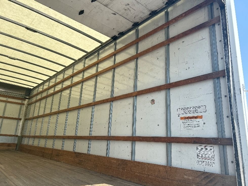 Medium Duty Box Truck-Light and Medium Duty Trucks-International-2022-MV607-Brooklyn Park-MN-243,195\n\t\tmiles-$ 40,500 - Image 12