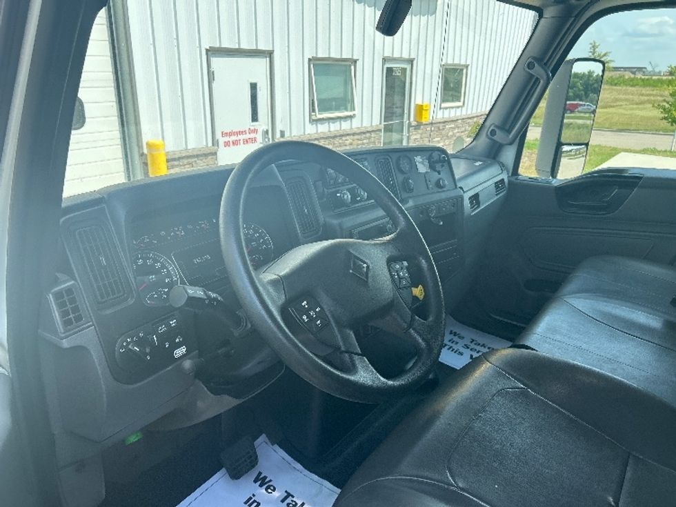Medium Duty Box Truck-Light and Medium Duty Trucks-International-2022-MV607-Brooklyn Park-MN-243,195\n\t\tmiles-$ 40,500 - Image 17