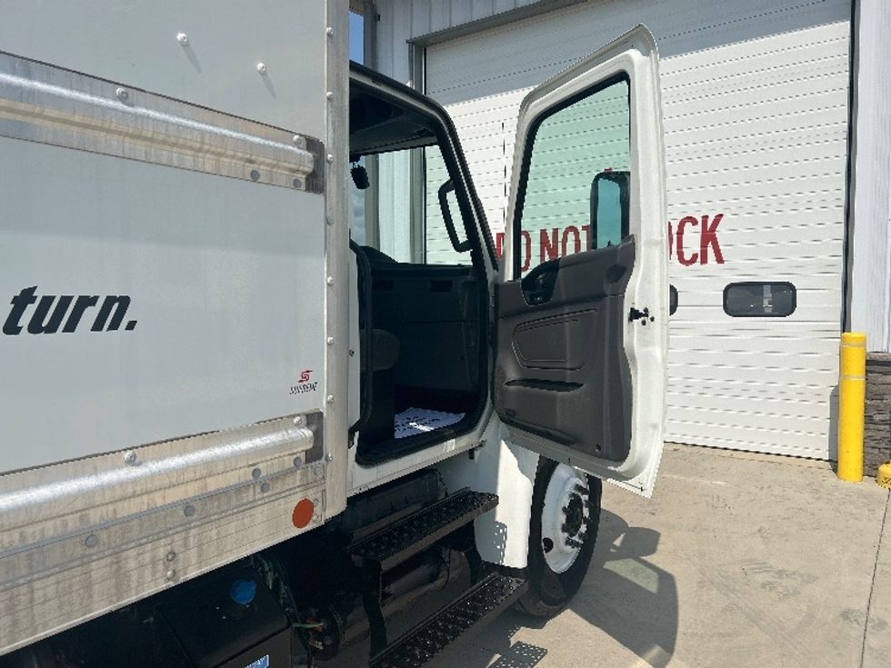 Medium Duty Box Truck-Light and Medium Duty Trucks-International-2022-MV607-Brooklyn Park-MN-243,195\n\t\tmiles-$ 40,500 - Image 20
