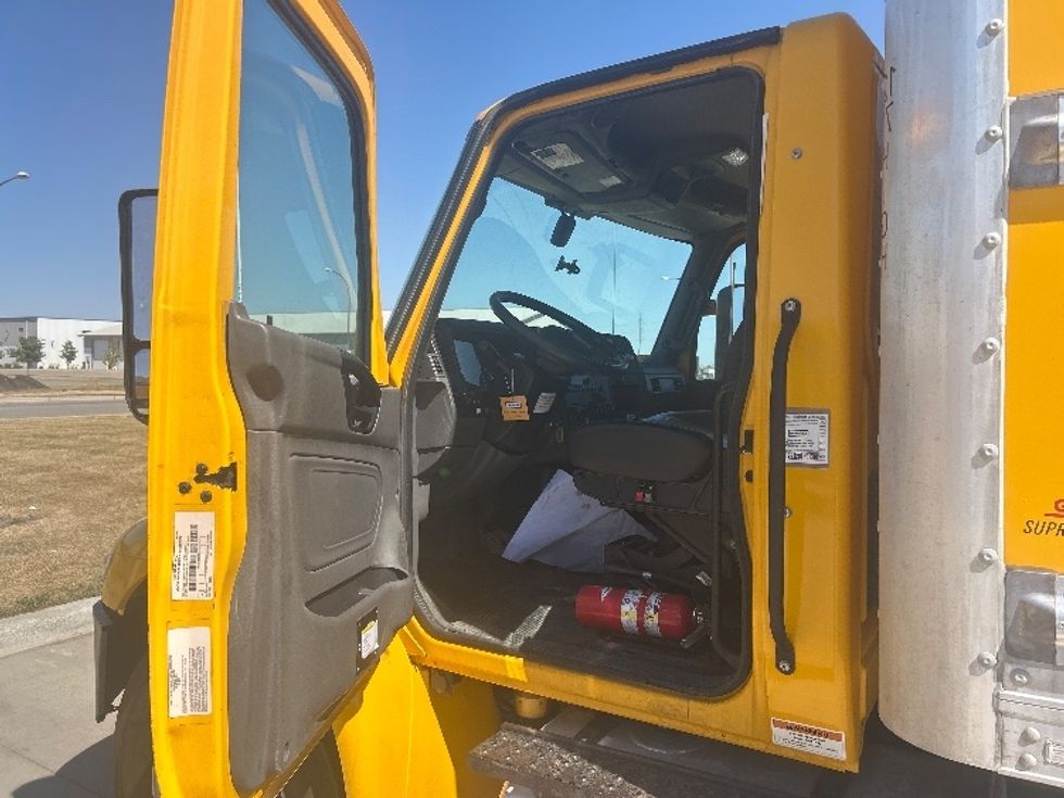 Medium Duty Box Truck-Light and Medium Duty Trucks-International-2022-MV607-Brooklyn Park-MN-318,095\n\t\tmiles-$ 35,500 - Image 16