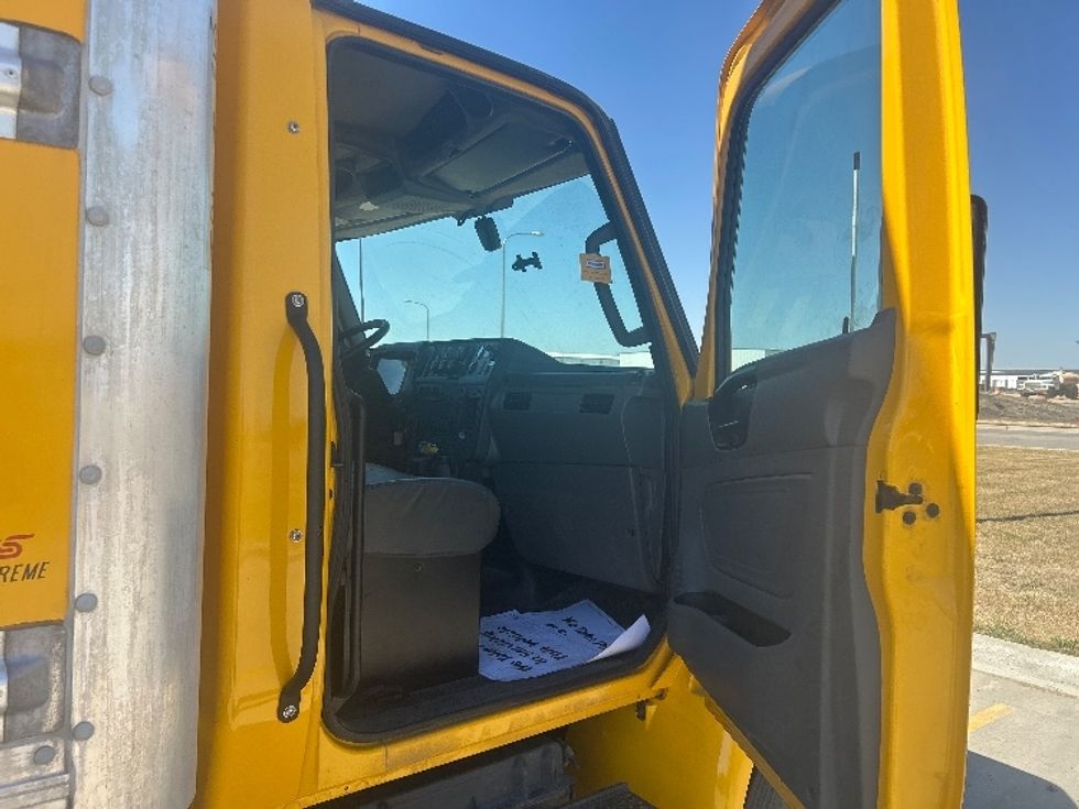 Medium Duty Box Truck-Light and Medium Duty Trucks-International-2022-MV607-Brooklyn Park-MN-318,095\n\t\tmiles-$ 35,500 - Image 20