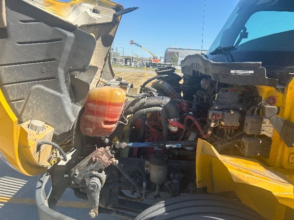 Medium Duty Box Truck-Light and Medium Duty Trucks-International-2022-MV607-Brooklyn Park-MN-318,095\n\t\tmiles-$ 35,500 - Image 24