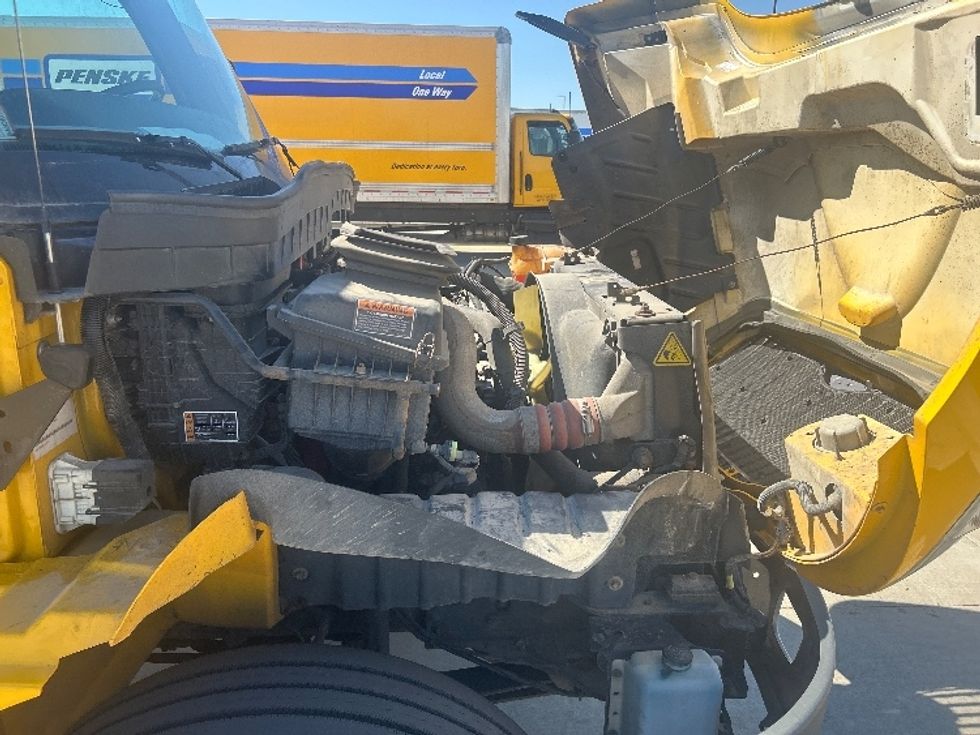 Medium Duty Box Truck-Light and Medium Duty Trucks-International-2022-MV607-Brooklyn Park-MN-318,095\n\t\tmiles-$ 35,500 - Image 23