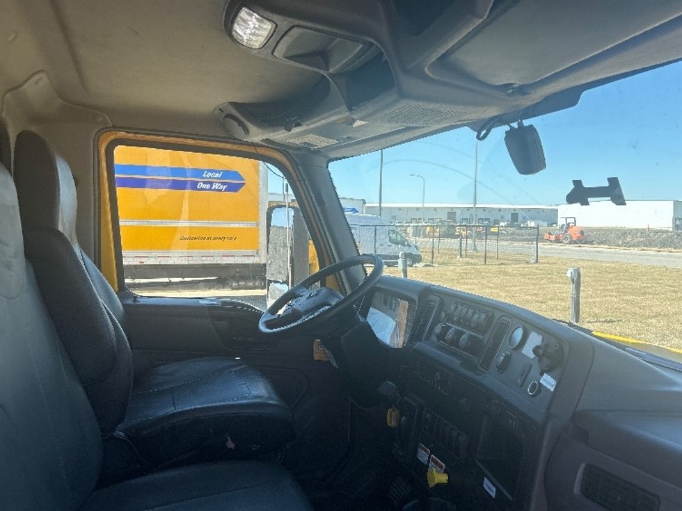 Medium Duty Box Truck-Light and Medium Duty Trucks-International-2022-MV607-Brooklyn Park-MN-318,095\n\t\tmiles-$ 35,500 - Image 22