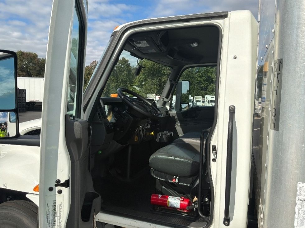Medium Duty Box Truck-Light and Medium Duty Trucks-International-2022-MV607-Burlington-NJ-251,100\n\t\tmiles-$ 38,000 - Image 16