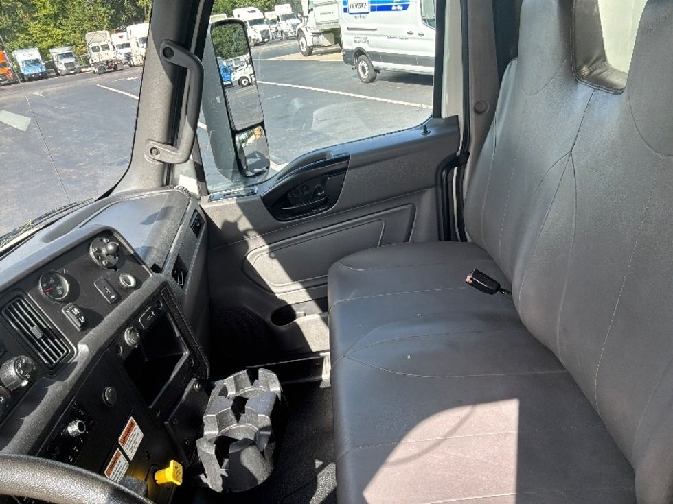 Medium Duty Box Truck-Light and Medium Duty Trucks-International-2022-MV607-Burlington-NJ-251,100\n\t\tmiles-$ 38,000 - Image 19