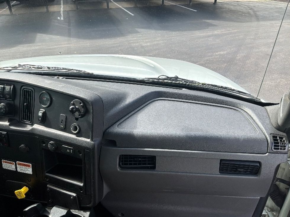 Medium Duty Box Truck-Light and Medium Duty Trucks-International-2022-MV607-Burlington-NJ-251,100\n\t\tmiles-$ 38,000 - Image 21