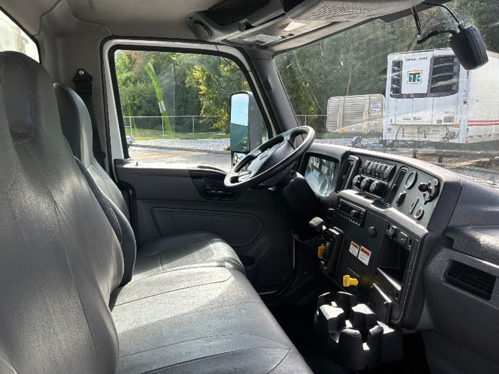 Medium Duty Box Truck-Light and Medium Duty Trucks-International-2022-MV607-Burlington-NJ-251,100\n\t\tmiles-$ 38,000 - Image 22