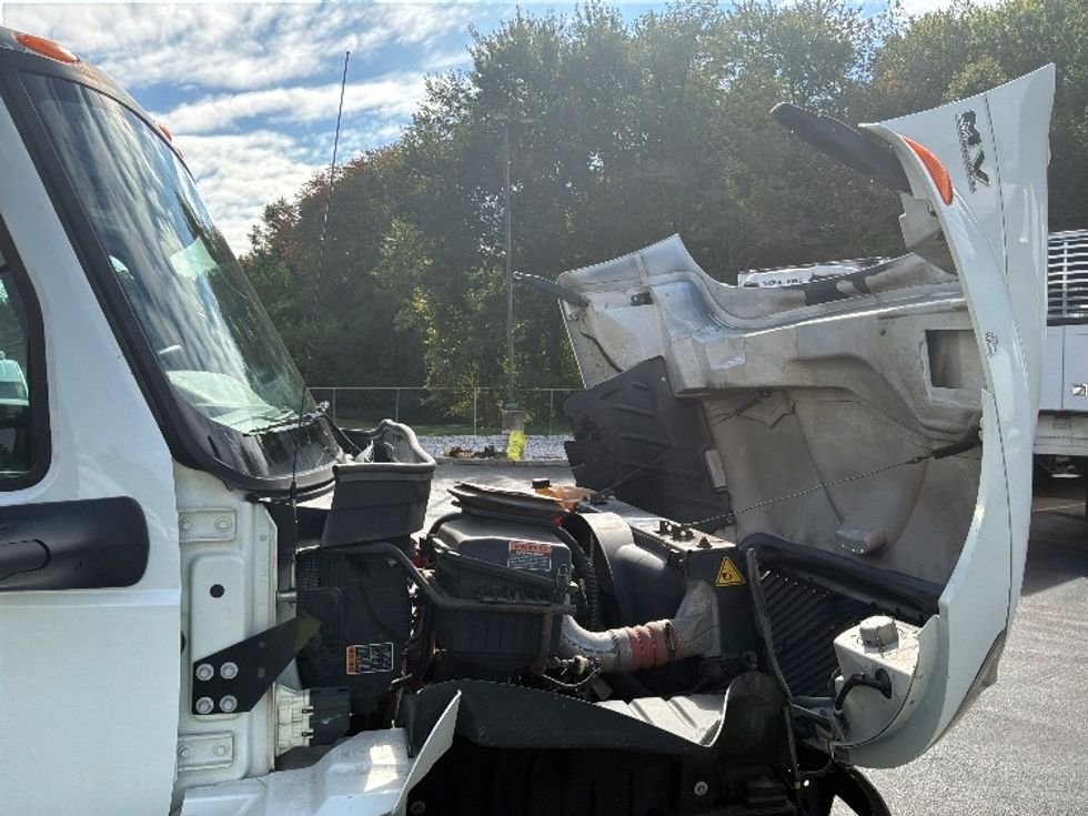 Medium Duty Box Truck-Light and Medium Duty Trucks-International-2022-MV607-Burlington-NJ-251,100\n\t\tmiles-$ 38,000 - Image 23
