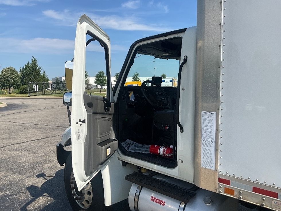 Medium Duty Box Truck-Light and Medium Duty Trucks-International-2022-MV607-Cambridge-ON-312,334\n\t\tkm-$ 58,250 - Image 11