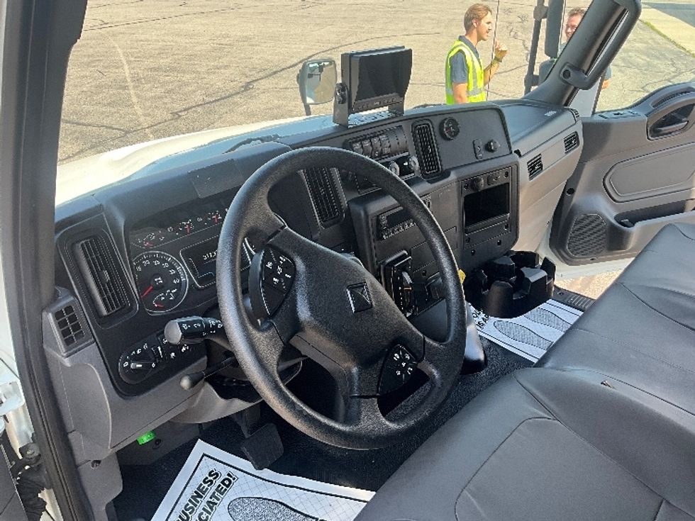 Medium Duty Box Truck-Light and Medium Duty Trucks-International-2022-MV607-Cambridge-ON-312,334\n\t\tkm-$ 58,250 - Image 12