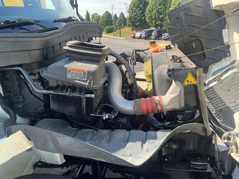 Medium Duty Box Truck-Light and Medium Duty Trucks-International-2022-MV607-Cambridge-ON-312,334\n\t\tkm-$ 58,250 - Image 19