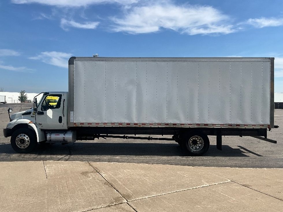 Medium Duty Box Truck-Light and Medium Duty Trucks-International-2022-MV607-Cambridge-ON-312,334\n\t\tkm-$ 58,250 - Image 4