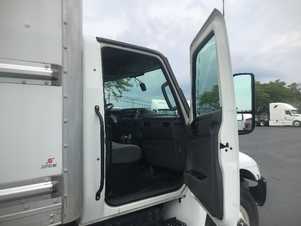 Medium Duty Box Truck-Light and Medium Duty Trucks-International-2022-MV607-Capitol Heights-MD-256,131\n\t\tmiles-$ 41,750 - Image 20