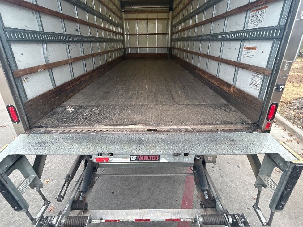 Medium Duty Box Truck-Light and Medium Duty Trucks-International-2022-MV607-Carrollton-TX-107,750\n\t\tmiles-$ 71,250 - Image 10