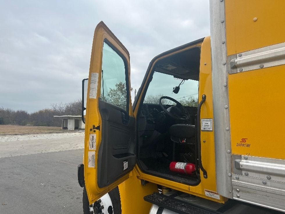 Medium Duty Box Truck-Light and Medium Duty Trucks-International-2022-MV607-Carrollton-TX-107,750\n\t\tmiles-$ 71,250 - Image 16