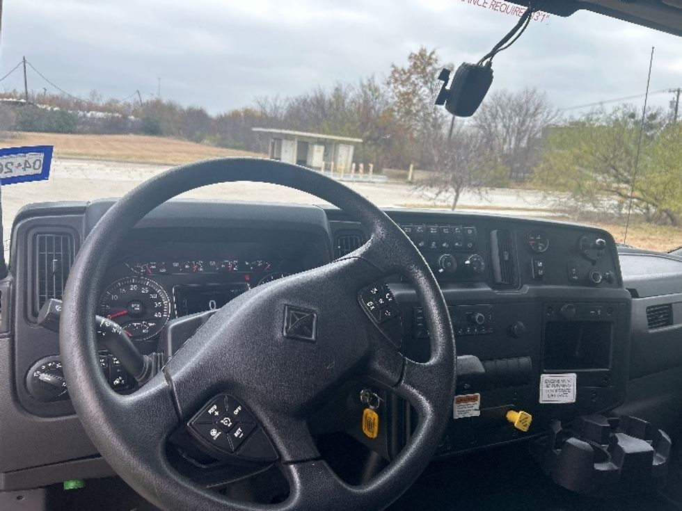 Medium Duty Box Truck-Light and Medium Duty Trucks-International-2022-MV607-Carrollton-TX-107,750\n\t\tmiles-$ 71,250 - Image 18