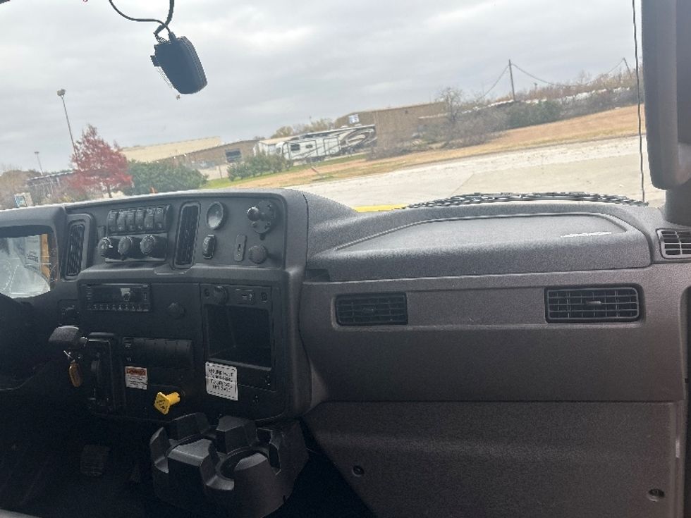 Medium Duty Box Truck-Light and Medium Duty Trucks-International-2022-MV607-Carrollton-TX-107,750\n\t\tmiles-$ 71,250 - Image 21