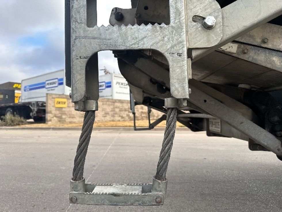 Medium Duty Box Truck-Light and Medium Duty Trucks-International-2022-MV607-Carrollton-TX-107,750\n\t\tmiles-$ 71,250 - Image 25