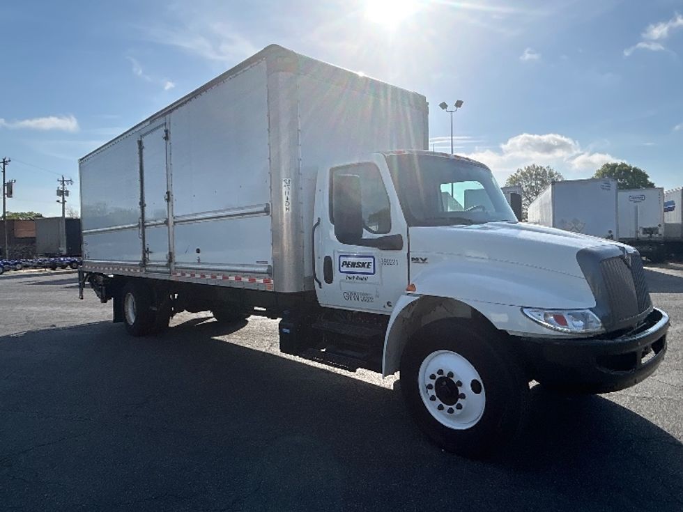 Medium Duty Box Truck-Light and Medium Duty Trucks-International-2022-MV607-Charlotte-NC-258,684\n\t\tmiles-$ 47,500 - Image 1
