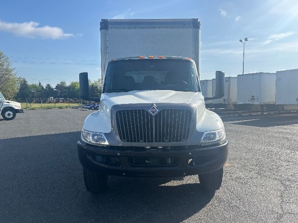 Medium Duty Box Truck-Light and Medium Duty Trucks-International-2022-MV607-Charlotte-NC-258,684\n\t\tmiles-$ 47,500 - Image 2