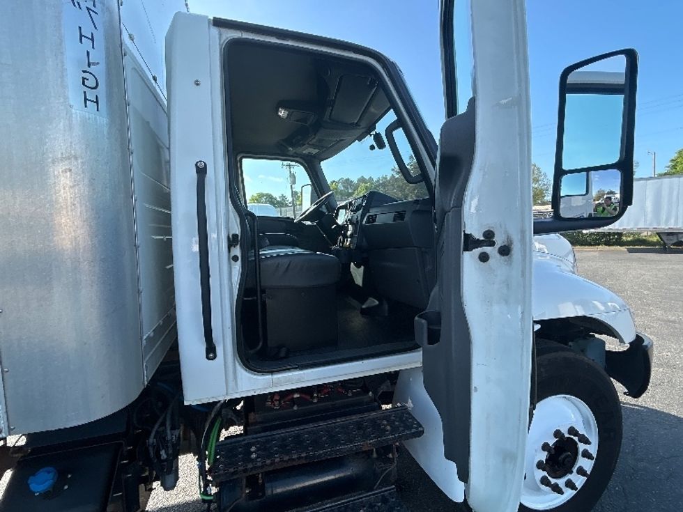 Medium Duty Box Truck-Light and Medium Duty Trucks-International-2022-MV607-Charlotte-NC-258,684\n\t\tmiles-$ 47,500 - Image 20
