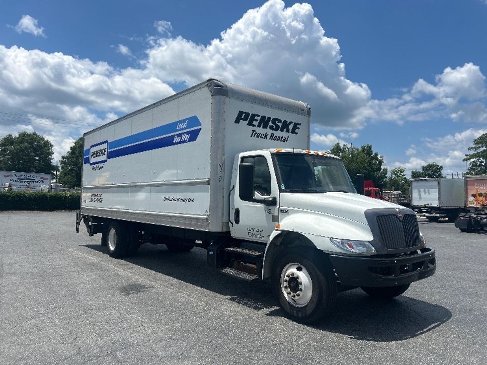 Medium Duty Box Truck-Light and Medium Duty Trucks-International-2022-MV607-Charlotte-NC-276,918\n\t\tmiles-$ 47,000 - Image 1