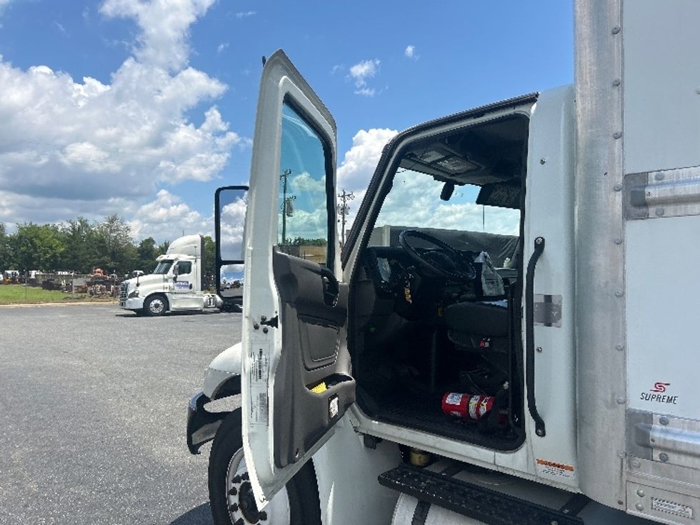 Medium Duty Box Truck-Light and Medium Duty Trucks-International-2022-MV607-Charlotte-NC-276,918\n\t\tmiles-$ 47,000 - Image 16