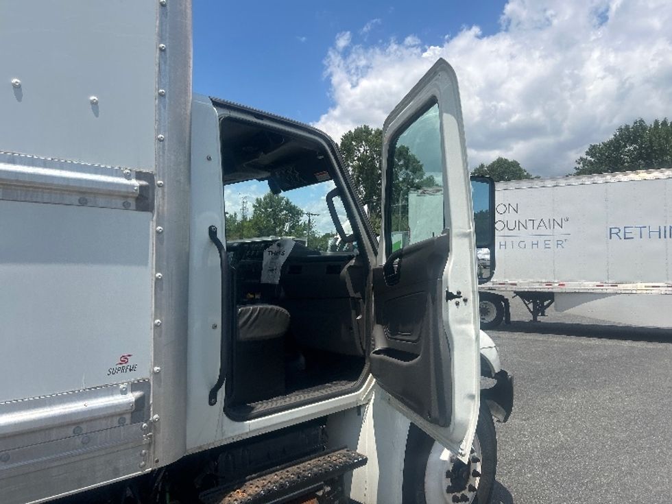Medium Duty Box Truck-Light and Medium Duty Trucks-International-2022-MV607-Charlotte-NC-276,918\n\t\tmiles-$ 47,000 - Image 20