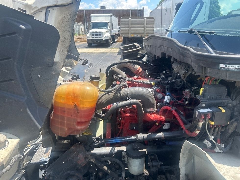 Medium Duty Box Truck-Light and Medium Duty Trucks-International-2022-MV607-Charlotte-NC-276,918\n\t\tmiles-$ 47,000 - Image 24
