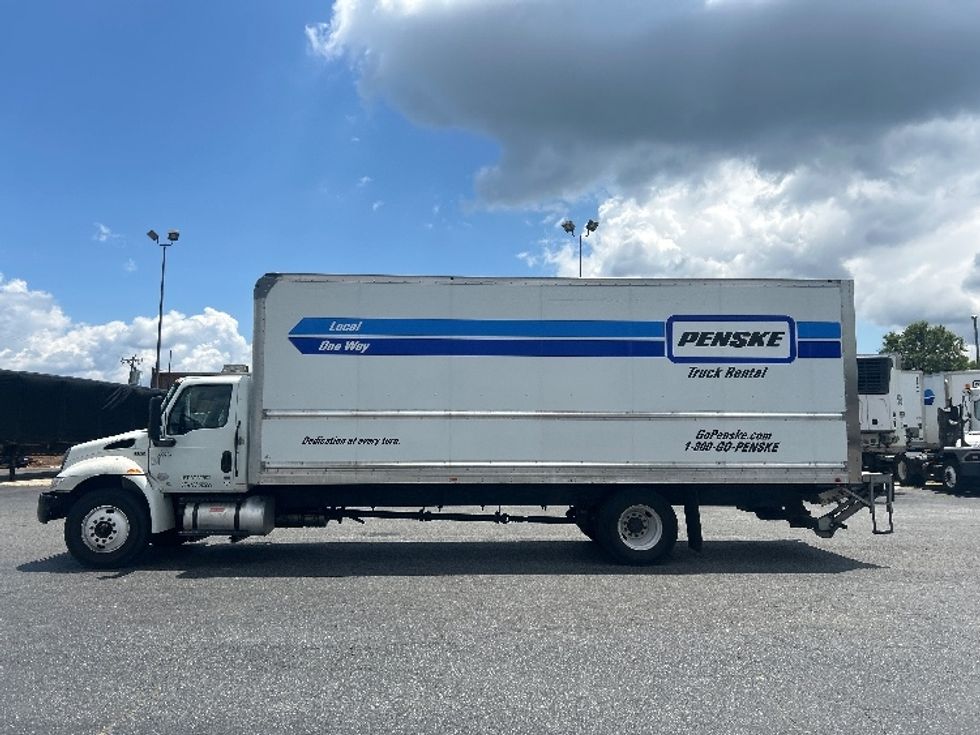 Medium Duty Box Truck-Light and Medium Duty Trucks-International-2022-MV607-Charlotte-NC-276,918\n\t\tmiles-$ 47,000 - Image 4