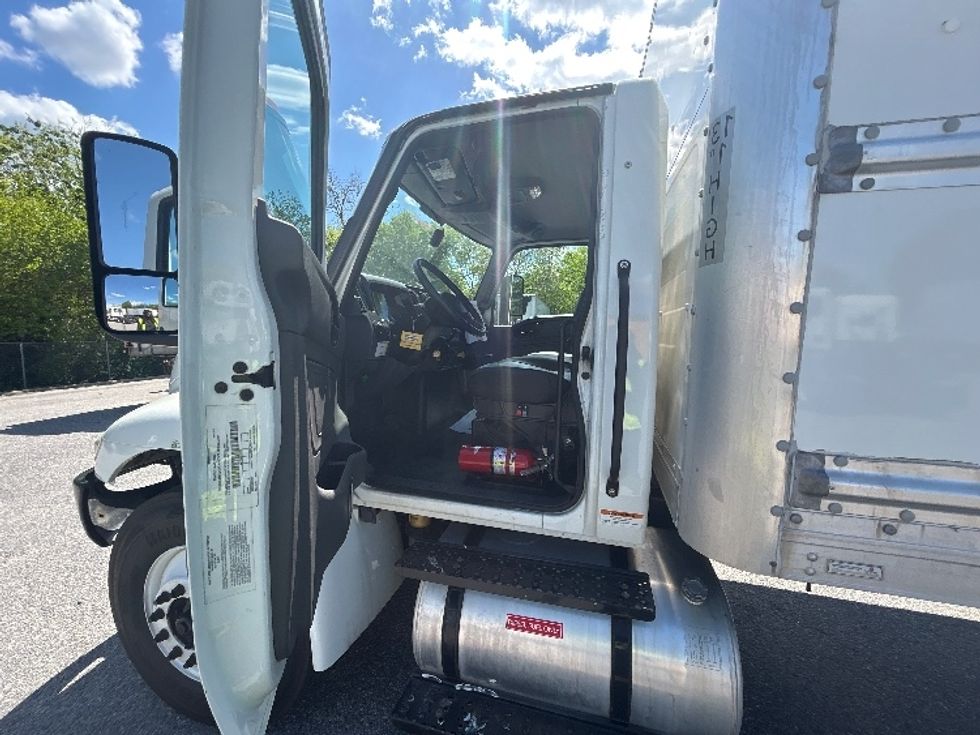 Medium Duty Box Truck-Light and Medium Duty Trucks-International-2022-MV607-Chesapeake-VA-121,532\n\t\tmiles-$ 71,250 - Image 16