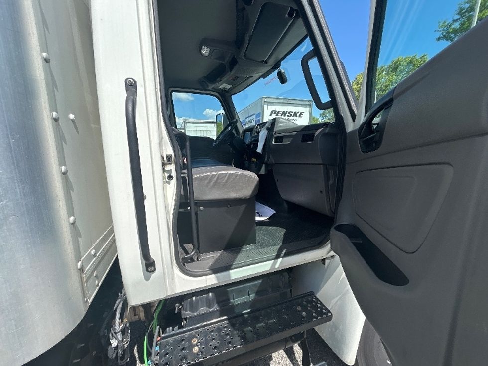 Medium Duty Box Truck-Light and Medium Duty Trucks-International-2022-MV607-Chesapeake-VA-121,532\n\t\tmiles-$ 71,250 - Image 20