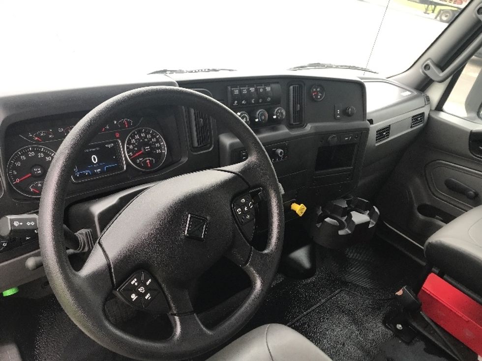 Medium Duty Box Truck-Light and Medium Duty Trucks-International-2022-MV607-Cincinnati-OH-7,780\n\t\tmiles-$ 76,000 - Image 17
