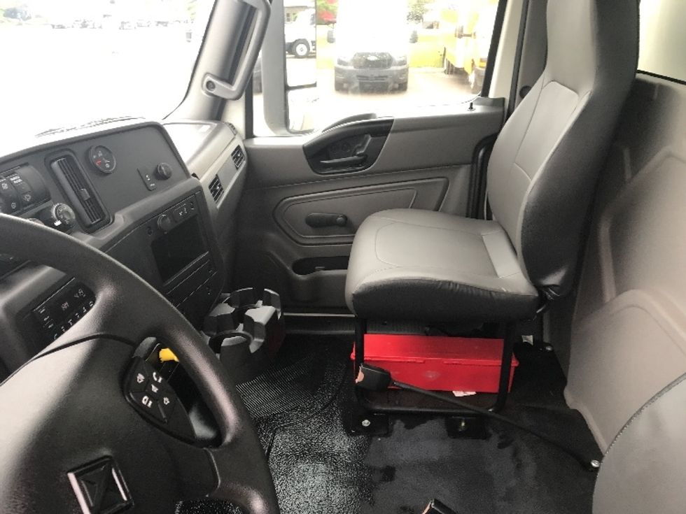 Medium Duty Box Truck-Light and Medium Duty Trucks-International-2022-MV607-Cincinnati-OH-7,780\n\t\tmiles-$ 76,000 - Image 18